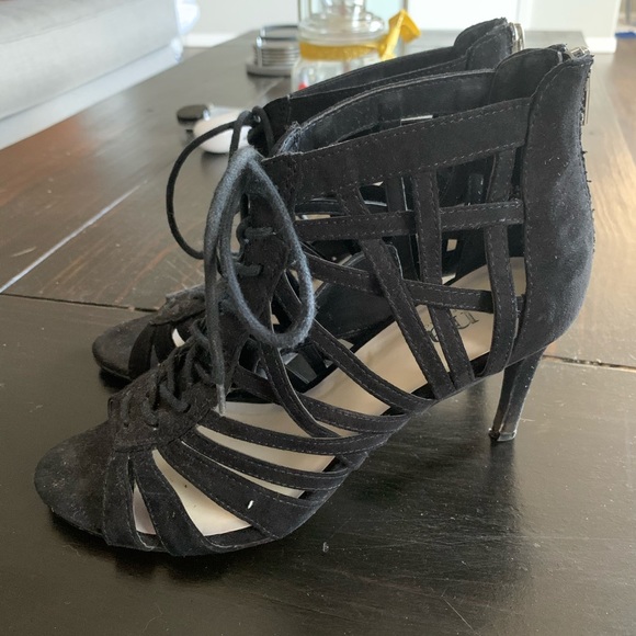 Heels with string bows - Picture 2 of 4